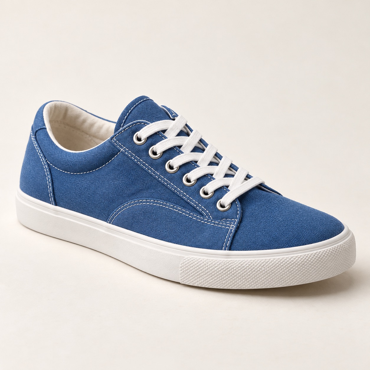 Zapatilla de lona azul del catálogo